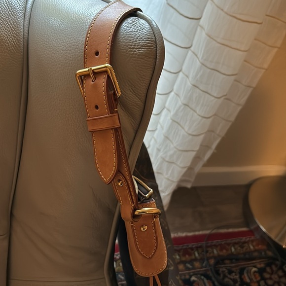 Louis Vuitton Thames GM Monogram Authentic Bag - Picture 7 of 15